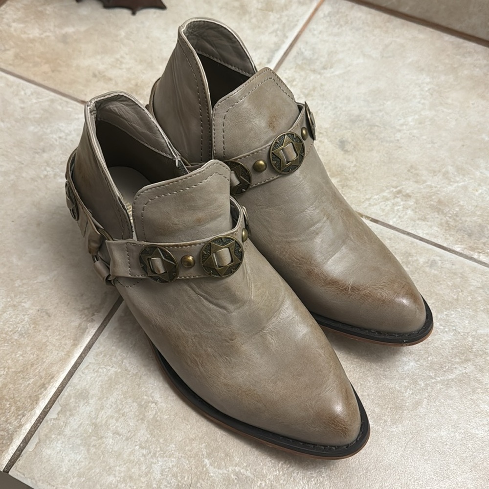 Arider Girl Ankle Boots View 2
